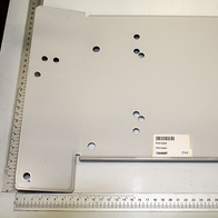 Motorwippe 4x289x410 von Scheppach, gezeigt von oben. Die Metallplatte hat mehrere Löcher und einen Etikett mit der Artikelnummer 72440007.
