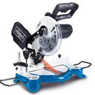 Kapp- und Gehrungssäge HM80L Scheppach, seitliche Ansicht. Die Säge hat einen transparenten Schutz und einen schwarzen Handgriff.