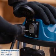 Der Nass- / Trockensauger NTS35 PREMIUM von Scheppach verfügt über eine Werkzeugsteckdose mit 230 V~ und einer maximalen Leistung von 2000 W.