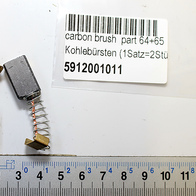 Kohlebürsten (1Satz=2Stück) 11x7x45, Artikelnummer 5912001011. Zwei Bürsten mit Spiralfedern, von der Seite fotografiert.