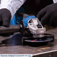 Der Scheppach Akku-Winkelschleifer C-AG125-X verfügt über einen Softgrip mit drei Positionen für optimalen Komfort und Kontrolle.