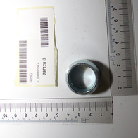 Klemmring von Scheppach, Artikelnummer 79712017, neben einem Barcode. Der Klemmring wird von der Seite gezeigt.