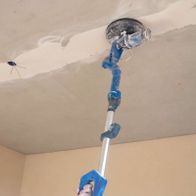 Wand- und Deckenschleifer mit Schleifscheibe, Anzeige für wichtige Funktionen und LED-Beleuchtung