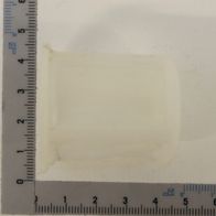 Ein Scheppach-Kraftstofffilter, der von links gezeigt wird, mit einem Lineal zur Größenmessung.