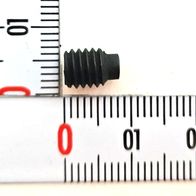 Gewindestift M6x8 neben einem Lineal. Der Stift wird von der Seite gezeigt.