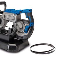 Metallbandsäge MBS1200xts von Scheppach, seitliche Ansicht mit Sägeblatt. Metallbandsäge MBS1200xts scheppach (DIY).