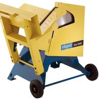 Wippsäge wox d500 von Scheppach, seitliche Ansicht. Die Säge steht auf einem blauen Wagen mit Rädern. Das Gehäuse ist gelb und trägt den Aufdruck 'Scheppach wox d500'.