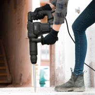 Abbruchhammer mit integriertem Spitz- und Flachmeißel für präzise Arbeiten, Scheppach DBH1500-BE