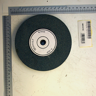 Scheppach Schleifscheibe Ø 150 x 12,7 x 16 mm K 60, von vorne gezeigt.