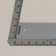 Skalenband 0-48,7 von Scheppach. Die Messskala zeigt eine Länge von 0 bis 48,7 Zentimetern. Das Band ist von oben zu sehen.
