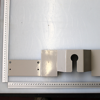 Abdeckblende von Scheppach, gezeigt von der Seite auf weißem Hintergrund.