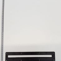 Tischeinlage von Scheppach, gezeigt von der Seite mit einem Lineal zur Größenveranschaulichung.