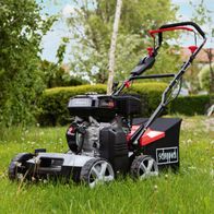 Der Benzin Vertikutierer SC50Vario von Scheppach mit 40 cm Arbeitsbreite und variabler Tiefe von -15 bis +5 mm. Der Vario-Antrieb ermöglicht präzises Arbeiten.