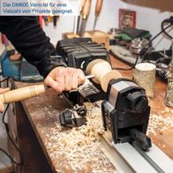 Die DM600 Vario ist für eine Vielzahl von Projekten geeignet. Sie verfügt über eine Werkstückgröße von 600 mm und eine 4-Zack-Körnerspitze. Inklusive Planscheibe.
