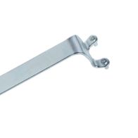 Ein Metallwerkzeug mit gebogenem Griff und zwei Befestigungspunkten. Gezeigt von der Seite.