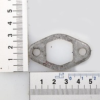 Ein grauer Luftfilter-Dichtring mit zwei Löchern, von der Seite betrachtet, neben einem Lineal zur Größenveranschaulichung.