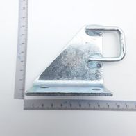 Aufhängewinkel vorne TJ315S03002 von Scheppach. Gezeigt von der Seite mit einem Lineal zur Größenveranschaulichung.