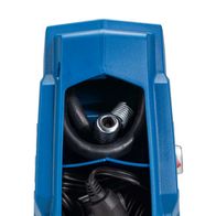 Interne Komponenten eines tragbaren Kompressors mit Luftauslass und Kabelbündel