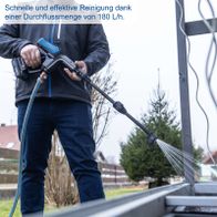 Akku-Hochdruckreiniger mit 180 Liter/h Durchflussmenge beim Reinigen von Außenflächen
