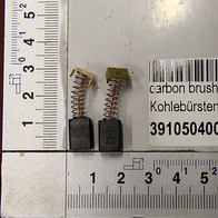 Kohlebürstensatz (1 Satz = 2 Stück) mit Artikelnummer 3910504004. Die Bürsten sind von vorne fotografiert.