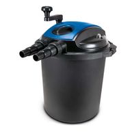 Teichdruckfilter Set PFS20000 von Scheppach mit 20.000L/h Fördermenge, 18W UV-C Lampe und 26L Tank. Gezeigt von vorne.