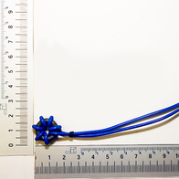 Ein Endstörfilter von Scheppach neben einem Lineal zur Größenveranschaulichung. Der Filter ist etwa 10 cm lang.