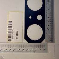 Abdeckblech mit drei kreisförmigen Öffnungen für Messgeräte oder Sensoren