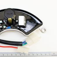 Spannungsregler Lihua 470µF/400V mit Kabeln und Steckern. Der Spannungsregler ist von oben fotografiert worden.