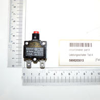 Ein Kuoyuh 88-Serie 13A-Leistungsschalter mit der Artikelnummer 5906203013. Der Schalter ist neben einem Lineal mit Zentimeter- und Millimeterskala platziert.