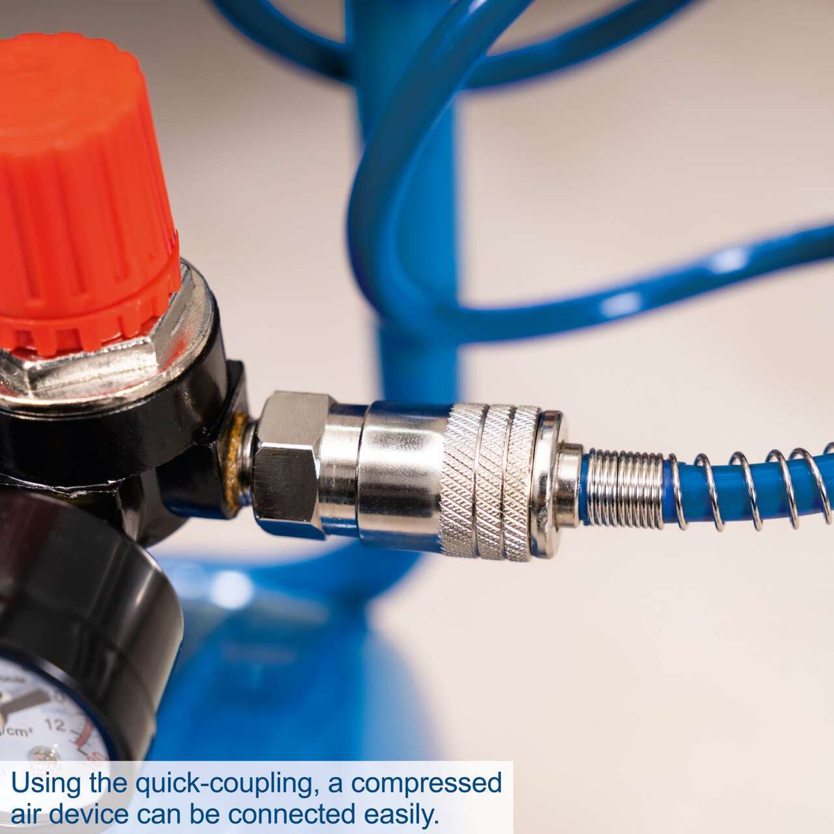The Scheppach HC30ox compressor features a quick-coupling for easy connection of compressed air devices.