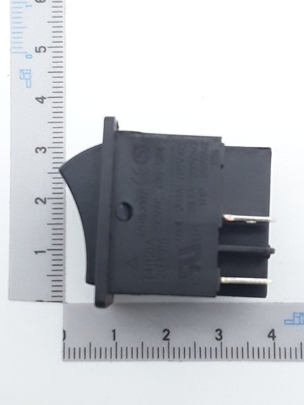 Ein-/Ausschalter 14A / 250V von Scheppach, Ansicht von der Seite.