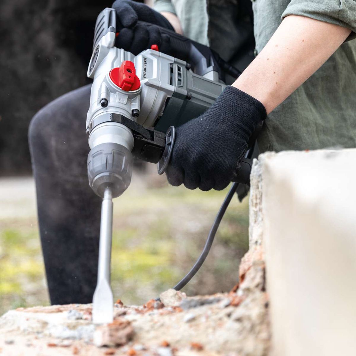 Bohrhammer mit SDS-Plus-Antrieb und Vario-Speed-Regelung, inkl. Koffer und Zubehör für präzises Bohren und Aufschrauben