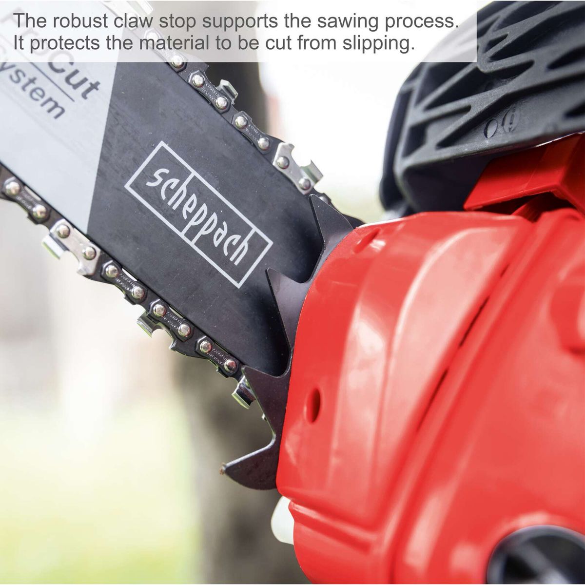 The robust claw stop supports the sawing process. It protects the material to be cut from slipping.