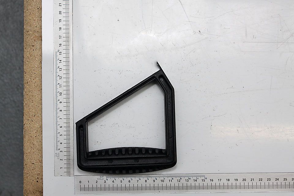 Scheppach-Handgriff mit integriertem Messstreifen für präzise Maßeinmessung