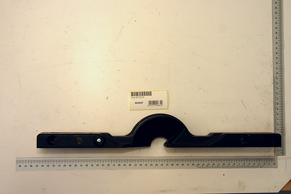 Anschlag 481023.33 von Scheppach. Das Teil ist von vorne zu sehen. Die Länge beträgt ca. 25 cm.