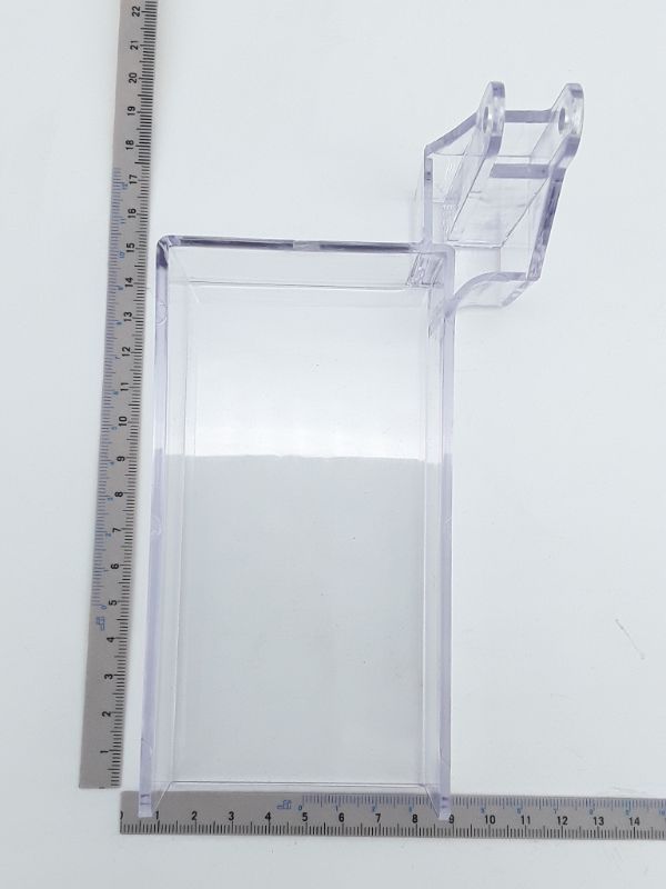 Sägeblattschutz von Scheppach, gezeigt von der Seite mit einem Lineal zur Größenveranschaulichung.