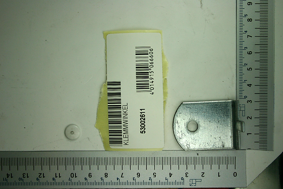 Klemmwinkel mit Beschriftung und Barcode (Scheppach-Produkt) – Teilstück