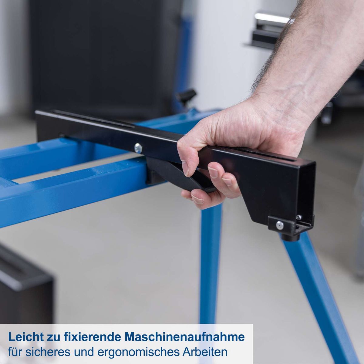 Leicht zu fixierende Maschinenaufnahme für sicheres und ergonomisches Arbeiten.