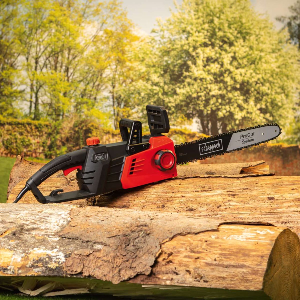 Elektro-Kettensäge CSE2700 von Scheppach mit ProCut-System und werkzeugloser Kettenspannung. 45 cm Schwert, 230V, ideal für Heimwerker.