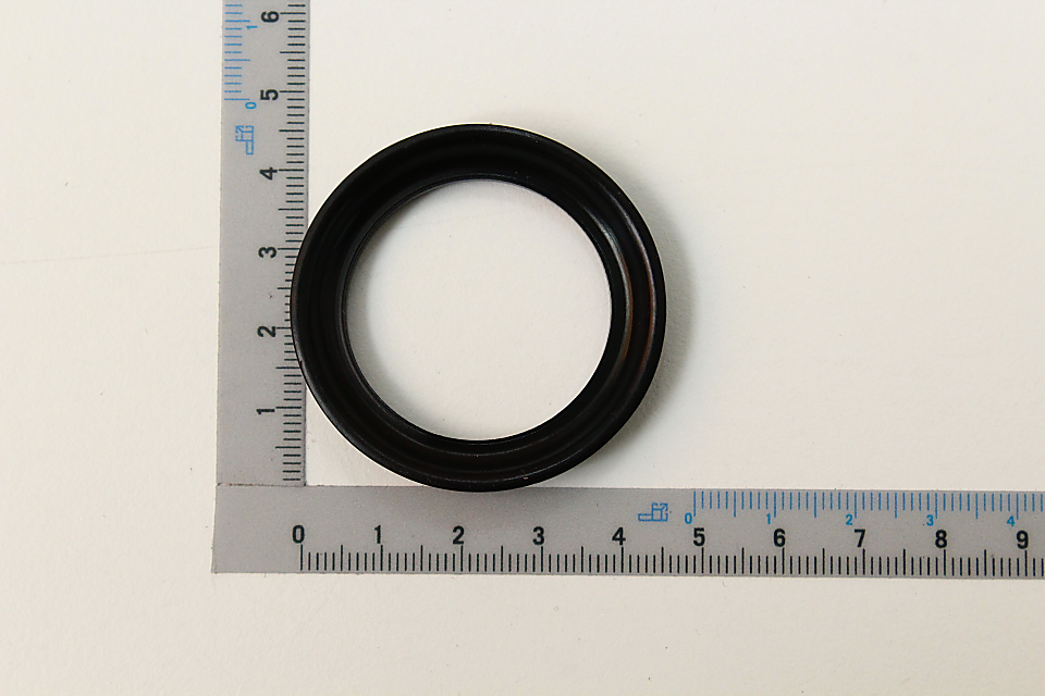 O-Ring mit Innendurchmesser von etwa 33 mm und Wandstärke von etwa 6,5 mm