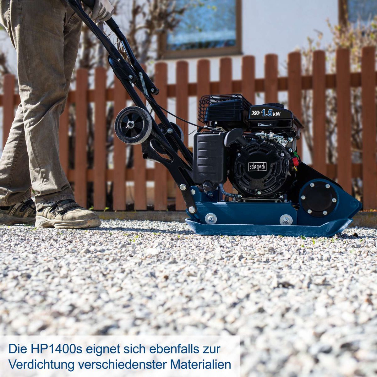 Die HP1400s eignet sich zur Verdichtung verschiedener Materialien. Sie verfügt über eine Verdichtungskraft von 13 kN und eine Verdichtungstiefe von 25 cm. Die Maschine hat eine Leistung von 1400W und ist mit einer Matte und Fahrvorrichtung ausgestattet.