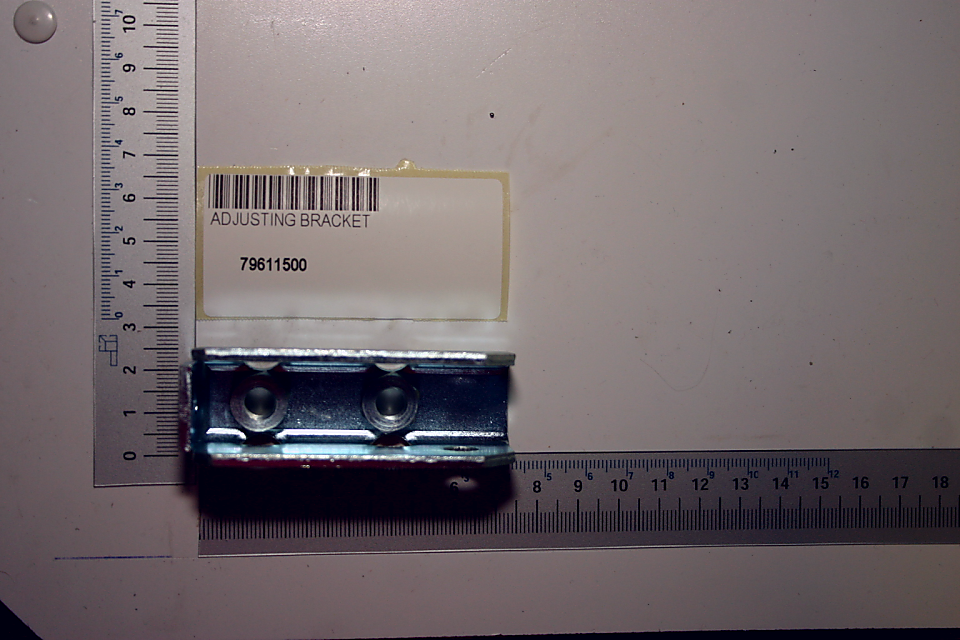 Stellgelenk kpl. mit zwei Bolzen, Artikelnummer 79611500. Gezeigt von der Seite.