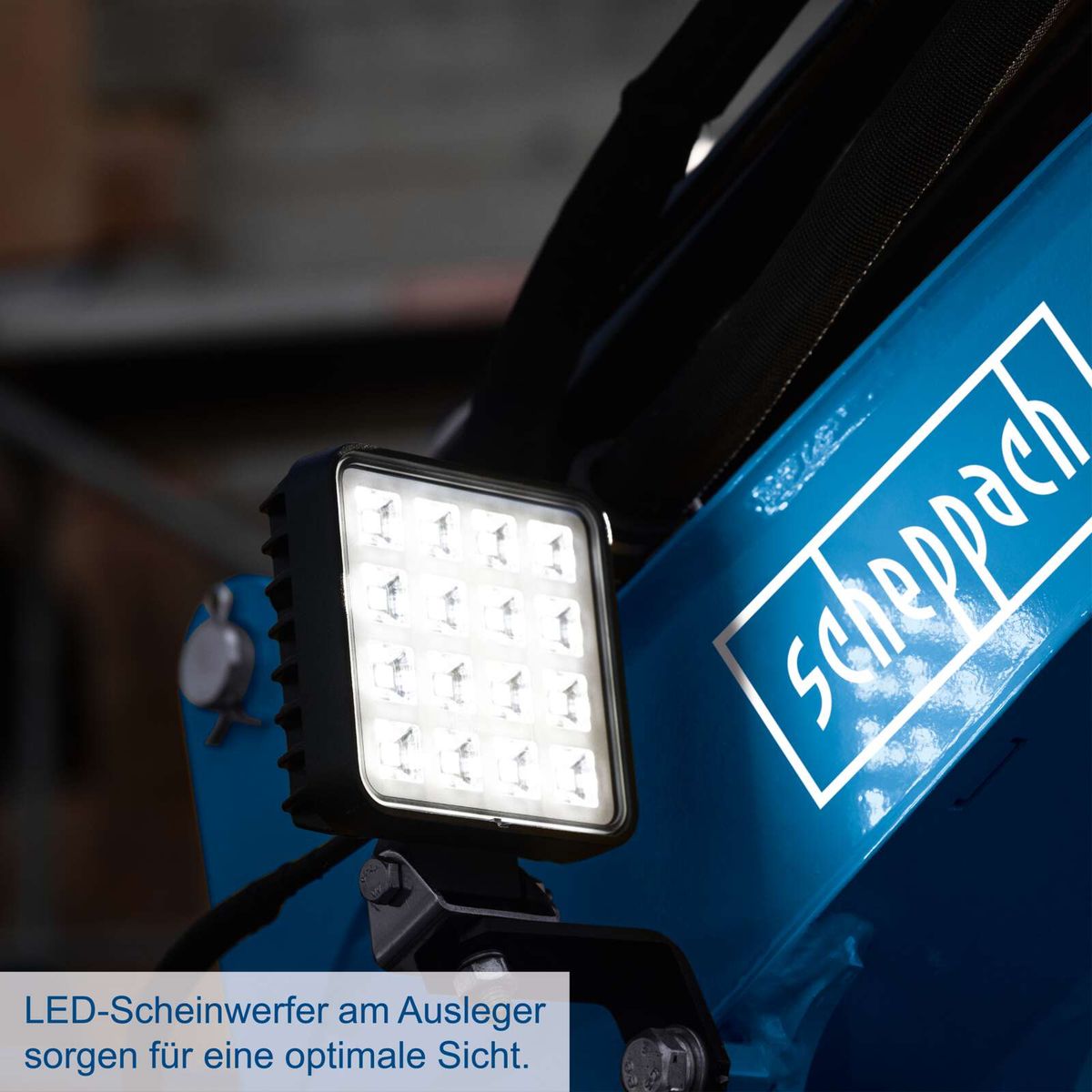 LED-Armleuchte für bessere Sicht beim Ausleger; optimale Ausleuchtung für präzise Arbeit.