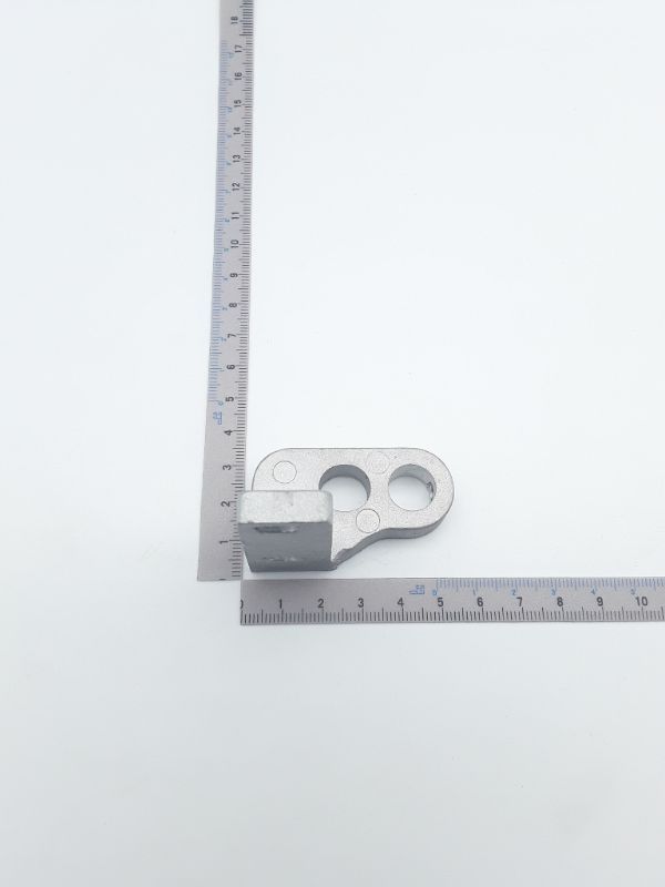 Rollenführungshalter von Scheppach, gezeigt von der Seite mit einem Lineal zur Größenmessung.