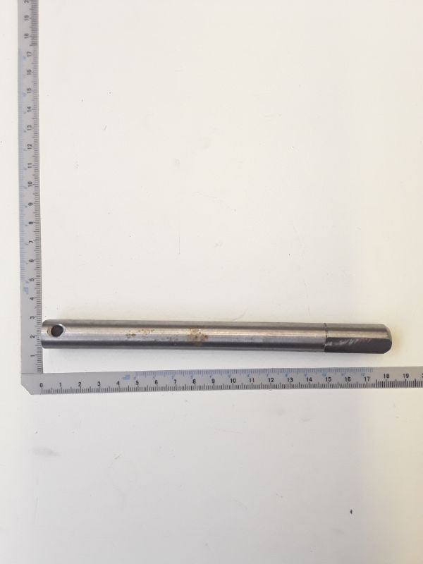 Antriebswelle Ø15x175mm von Scheppach, gezeigt von der Seite auf weißem Hintergrund.