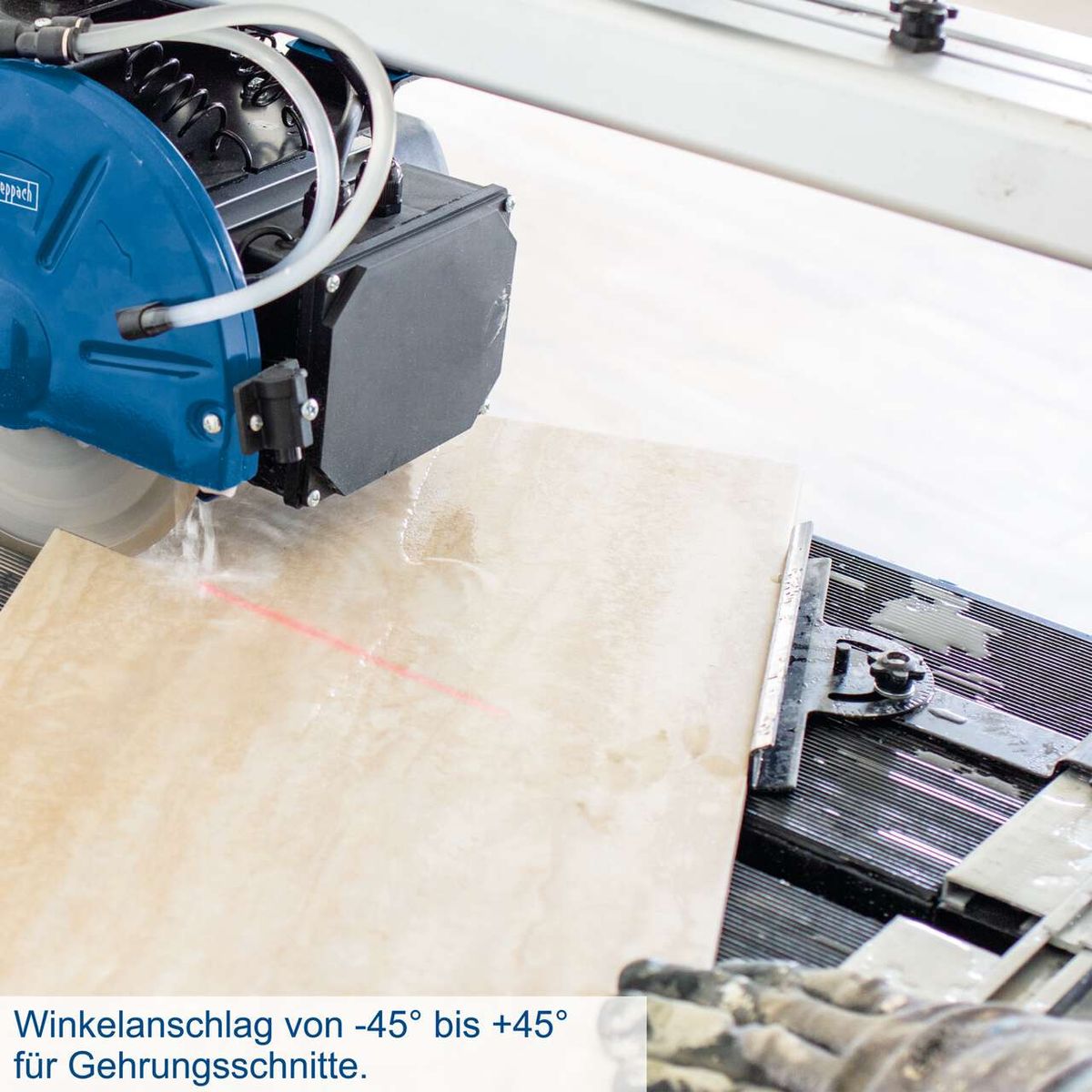 Der Fliesenschneider FS3600 von Scheppach ermöglicht Gehrungsschnitte mit einem Winkelanschlag von -45° bis +45°.