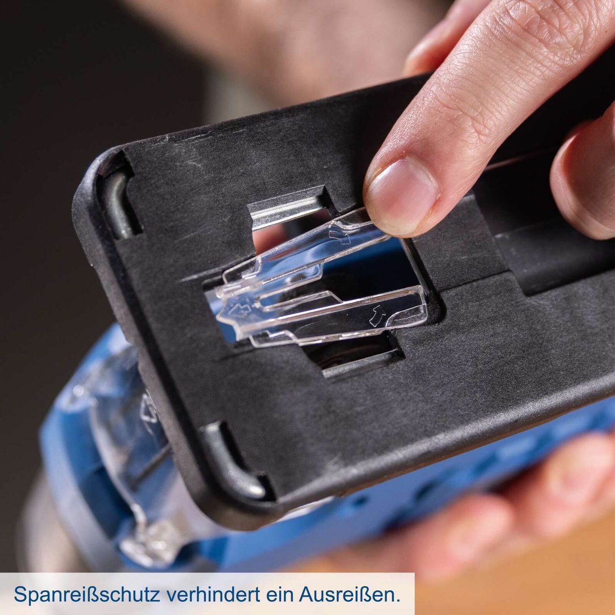 Stichsäge mit Spanabfuhrschutz zur Vermeidung von Auswürfen
