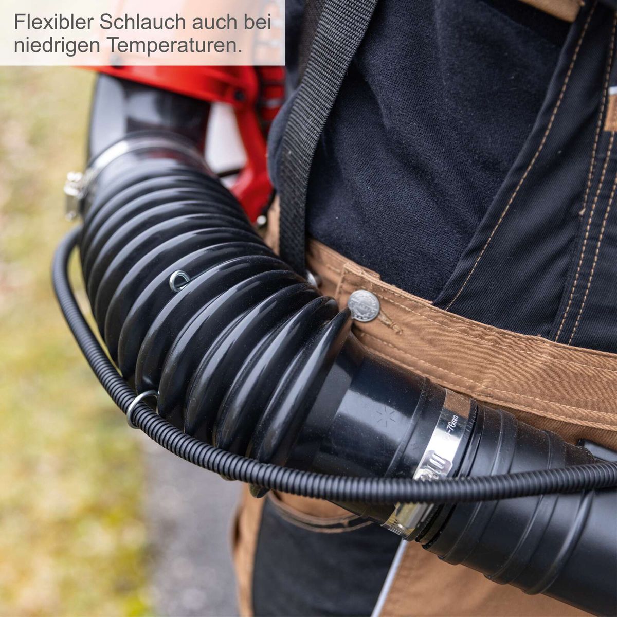 Flexibler Schlauch des Scheppach Benzin Laubbläsers LB5200BP, auch bei niedrigen Temperaturen einsatzfähig. Der Schlauch ist mit einem robusten Gewebe ummantelt und bietet eine Länge von 70 mm.