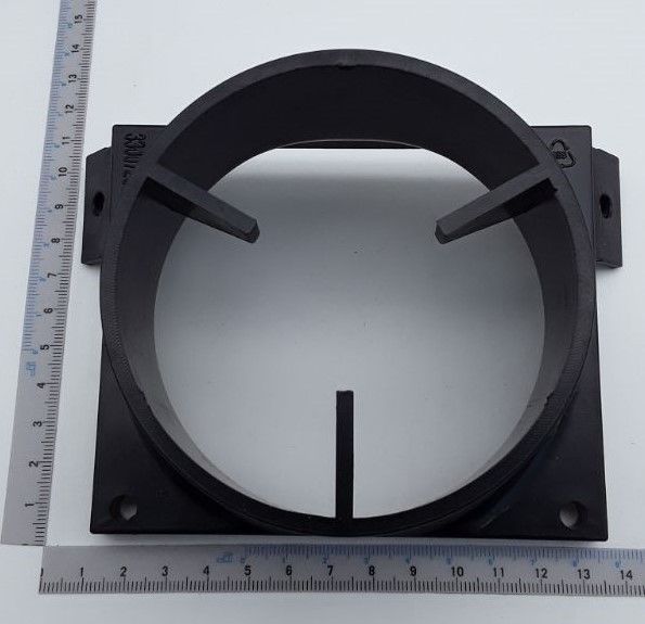 Absaugstutzen für Fräskasten, Ansicht von oben, mit Maßstab zur Größenveranschaulichung.