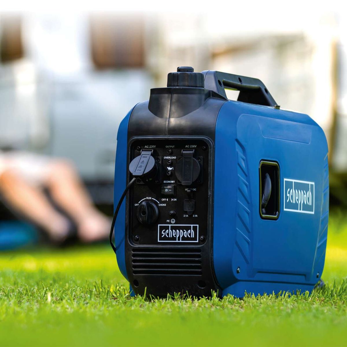 Inverter-Stromerzeuger mit 230V-Ausgang, 2 Steckdosen und USB-Anschlüssen für schnelles Laden